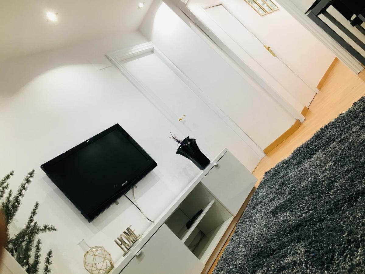 Apartamento Good Vibes Lägenhet Zaragoza Exteriör bild